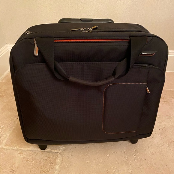 Briggs & Riley Handbags - TTG-TIME TO GO! Briggs & Riley VERB Brief Case